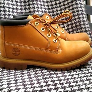 Like New! Womens Timberland Nelly Boots Size 6.5 Very Gently Worn Free Shipping!